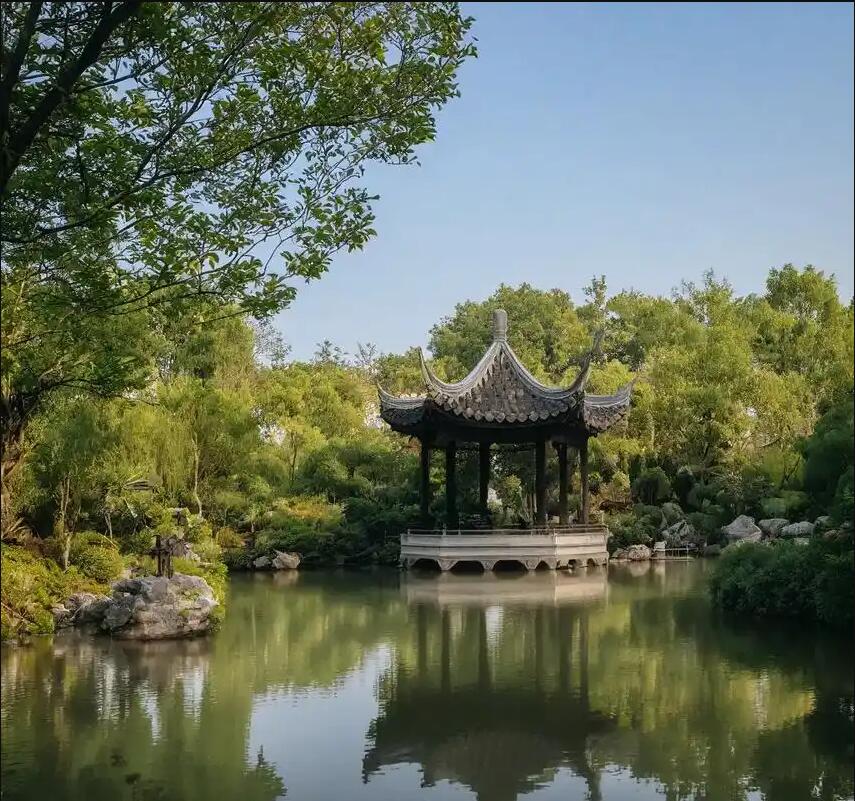 宜宾逃离餐饮有限公司